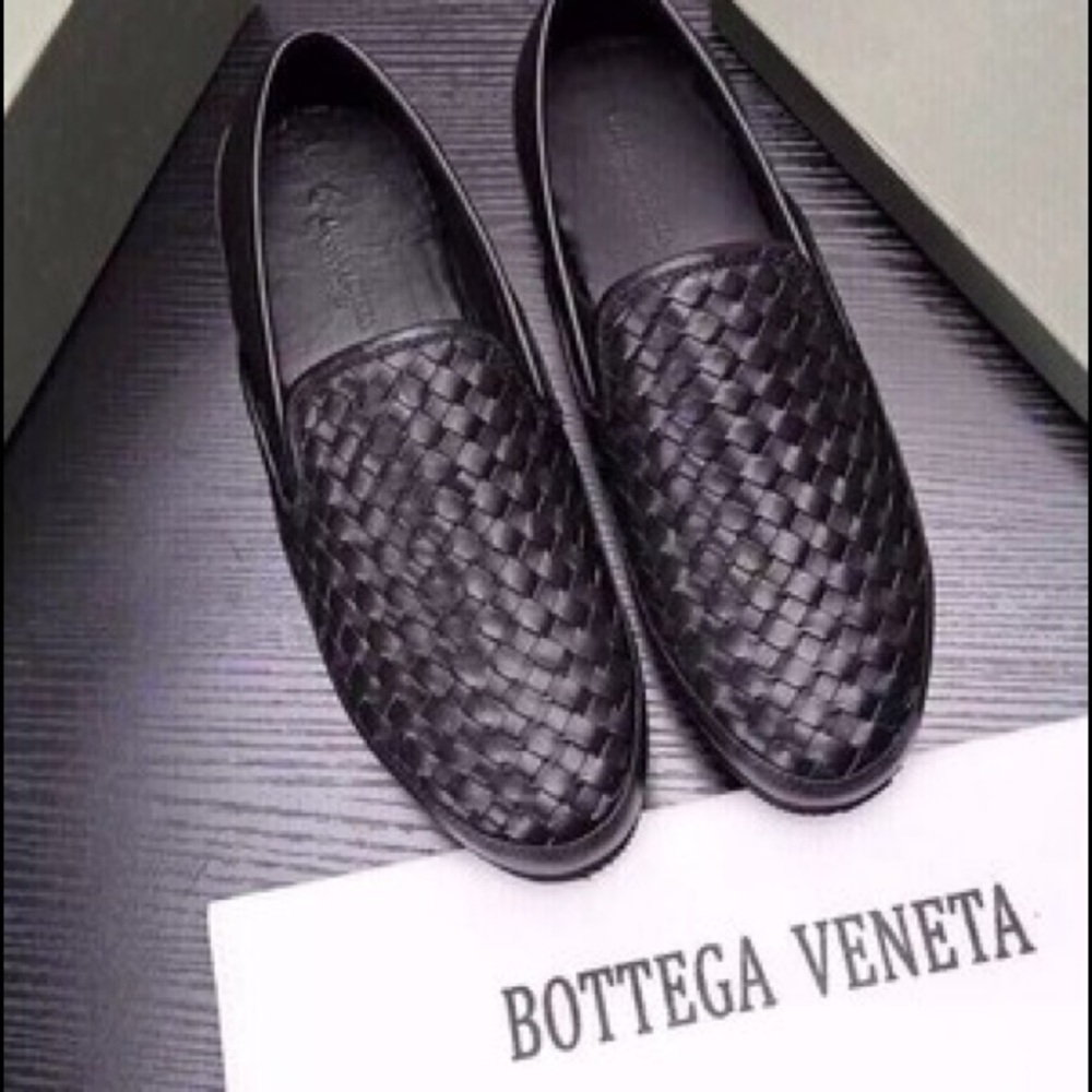 BOTTEGA VENETA Black Leather "Intrecciato Fiandra"